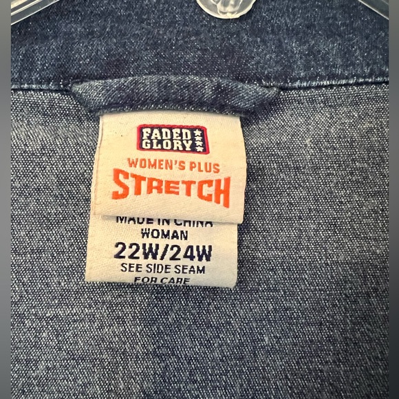 Faded Glory Ladies Jean Jacket, size 22W/24W, Claddaugh Embroidered on Chest - Picture 3 of 4